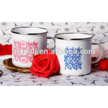 Caneca de esmalte decalques de duas cores